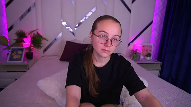 ArrinaWairr online show from October 16, 2025, 7:27 am