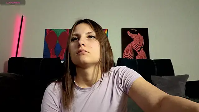 TrixiBell online show from May 27, 2026, 4:53 am