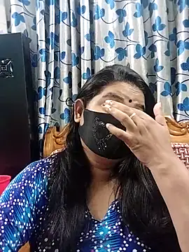 Snapshot of Sofia-0 chatting on October 4, 2025, 6:42 pm Sofia-0 online show from October 4, 2025, 6:42 pm