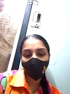 Zoya G online show from December 15, 2025, 8:03 pm