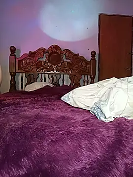 Rebecadiaz13 online show from May 18, 2026, 11:09 pm