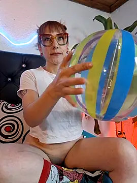 Snapshot of AliciaWhite chatting on September 30, 2025, 12:11 pm AliciaWhite online show from September 30, 2025, 12:11 pm