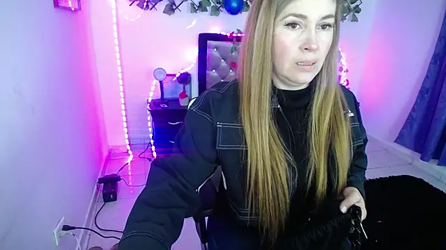 Snapshot of laura_evans1998 chatting on September 27, 2025, 2:45 pm laura evans1998 online show from September 27, 2025, 2:45 pm
