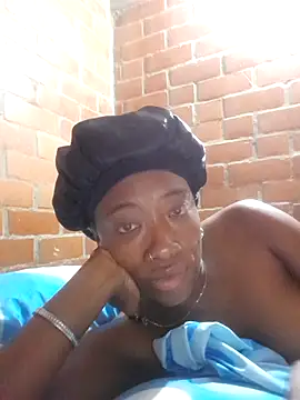 Snapshot of DarkHoneyy chatting on February 9, 2026, 4:32 am DarkHoneyy online show from February 9, 2026, 4:32 am