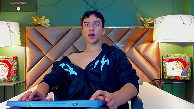 Aiden Royce online show from December 18, 2025, 10:13 pm