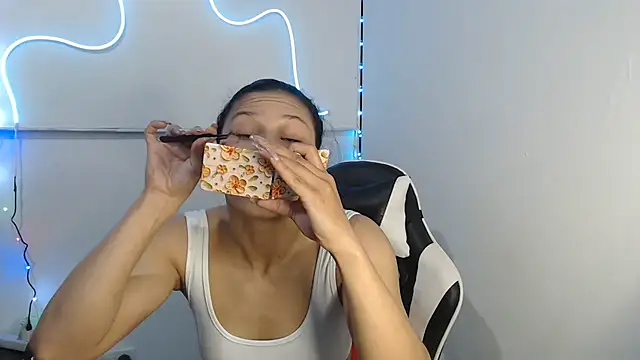 JessGarcia online show from December 3, 2025, 1:10 pm