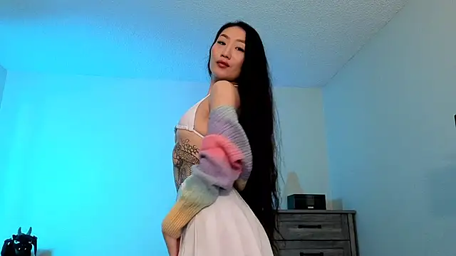 Aliciaz3 online show from October 29, 2025, 1:10 pm