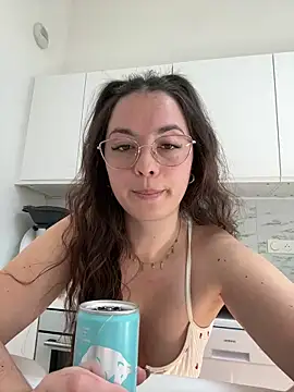 Snapshot of liloush__ chatting on May 22, 2026, 11:52 am liloush online show from May 22, 2026, 11:52 am