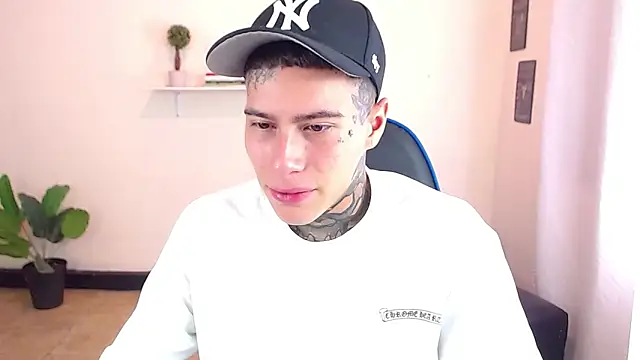 Snapshot of setthomas chatting on November 25, 2025, 3:34 pm setthomas online show from November 25, 2025, 3:34 pm