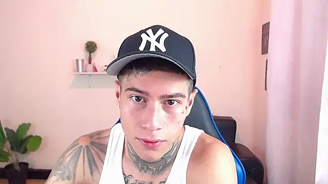 Snapshot of setthomas chatting on December 1, 2025, 3:02 pm setthomas online show from December 1, 2025, 3:02 pm