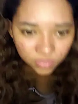 Snapshot of Violethroos chatting on April 10, 2026, 4:19 am Violethroos online show from April 10, 2026, 4:19 am