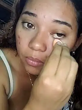 Snapshot of Violethroos chatting on April 14, 2026, 3:22 am Violethroos online show from April 14, 2026, 3:22 am