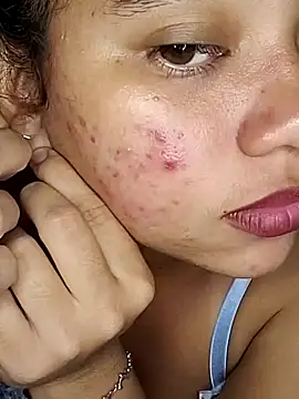 Snapshot of Violethroos chatting on April 6, 2026, 5:19 am Violethroos online show from April 6, 2026, 5:19 am