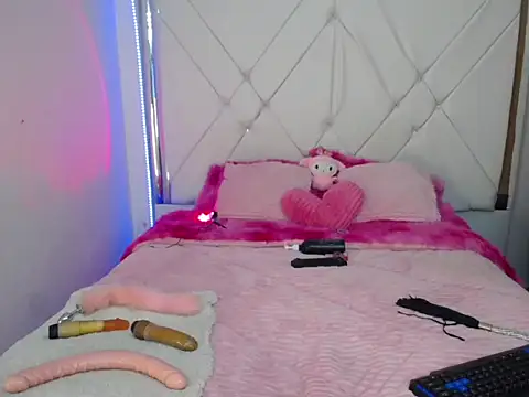 Dulce petit  online show from October 26, 2025, 4:24 am