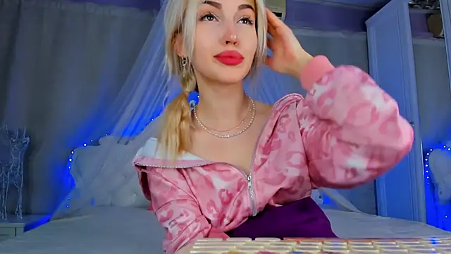 Snapshot of LisaFoxyMe chatting on May 29, 2026, 10:05 pm LisaFoxyMe online show from May 29, 2026, 10:05 pm