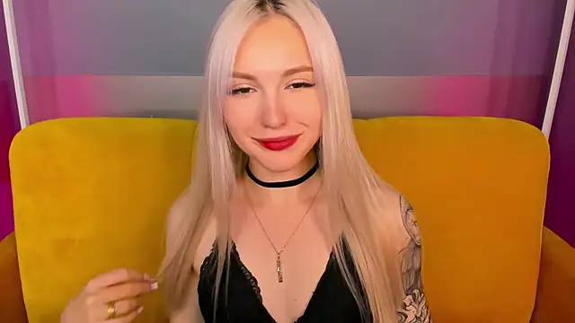 LisaFoxyMe online show from October 6, 2025, 9:32 am