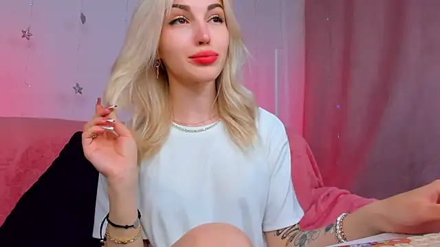 Snapshot of LisaFoxyMe chatting on May 28, 2026, 1:24 am LisaFoxyMe online show from May 28, 2026, 1:24 am