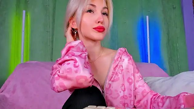 Snapshot of LisaFoxyMe chatting on May 14, 2026, 1:24 am LisaFoxyMe online show from May 14, 2026, 1:24 am