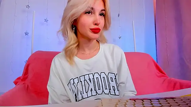 Snapshot of LisaFoxyMe chatting on May 15, 2026, 1:25 am LisaFoxyMe online show from May 15, 2026, 1:25 am