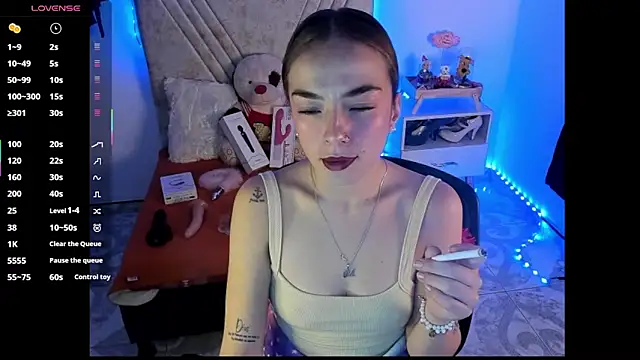 Mia Victoria22 online show from July 17, 2026, 2:20 am