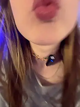 Snapshot of Marryme- chatting on April 10, 2026, 2:24 pm Marryme- online show from April 10, 2026, 2:24 pm