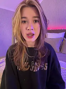 Snapshot of Marryme- chatting on March 18, 2026, 1:35 pm Marryme- online show from March 18, 2026, 1:35 pm