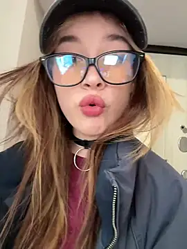 Snapshot of Marryme- chatting on March 13, 2026, 1:16 pm Marryme- online show from March 13, 2026, 1:16 pm