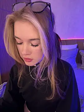 Snapshot of Marryme- chatting on April 9, 2026, 1:50 pm Marryme- online show from April 9, 2026, 1:50 pm