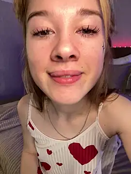 Snapshot of Marryme- chatting on April 4, 2026, 1:39 pm Marryme- online show from April 4, 2026, 1:39 pm