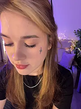 Snapshot of Marryme- chatting on April 8, 2026, 1:56 pm Marryme- online show from April 8, 2026, 1:56 pm