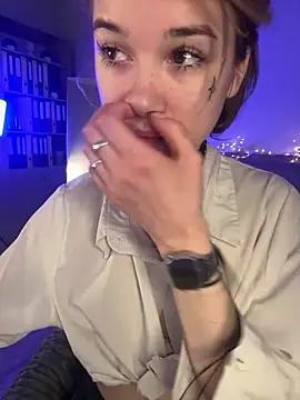 Snapshot of Marryme- chatting on April 3, 2026, 1:39 pm Marryme- online show from April 3, 2026, 1:39 pm