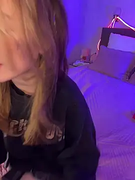 Snapshot of Marryme- chatting on March 27, 2026, 1:56 pm Marryme- online show from March 27, 2026, 1:56 pm