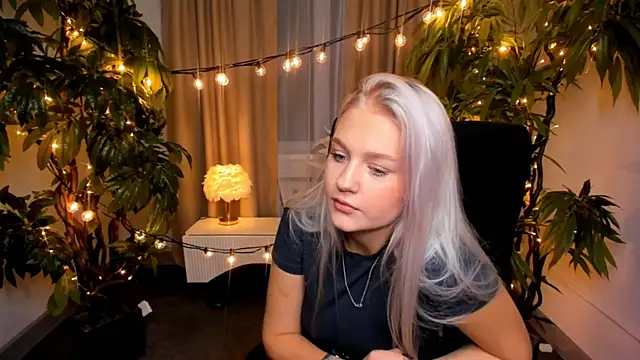 AnnieSwanson online show from November 21, 2025, 1:21 pm