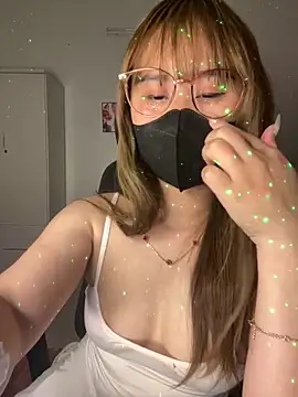 Meowyeuk6 online show from April 10, 2026, 7:43 pm