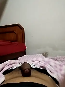 Snapshot of Bh27_17cm chatting on October 22, 2025, 4:34 am Bh27 17cm online show from October 22, 2025, 4:34 am
