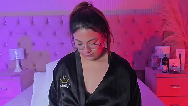 MacarenaRosse online show from December 13, 2025, 8:04 pm