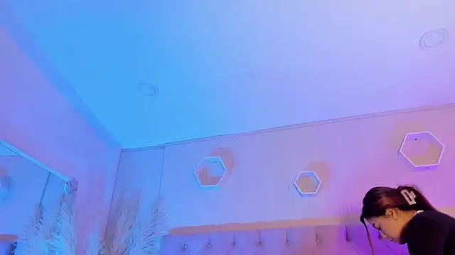 MacarenaRosse online show from December 18, 2025, 9:29 pm