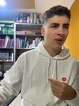 AdrianRinaldi online show from May 12, 2026, 1:39 pm