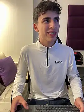 AdrianRinaldi online show from December 4, 2025, 8:19 pm