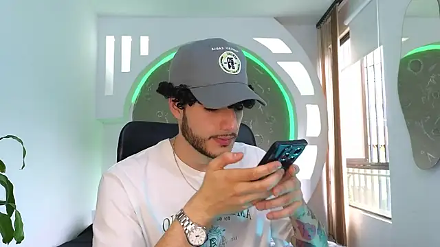 Rafael Mendezz online show from October 8, 2025, 7:58 pm