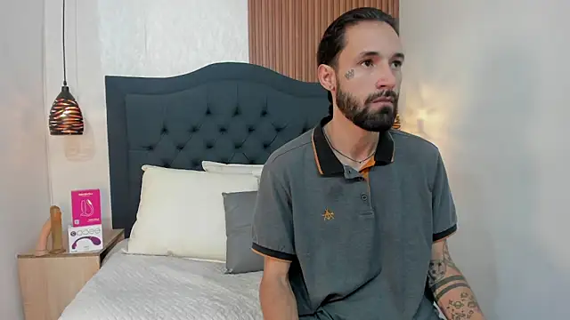 Snapshot of Hisoka_011 chatting on April 8, 2026, 7:37 pm Hisoka 011 online show from April 8, 2026, 7:37 pm