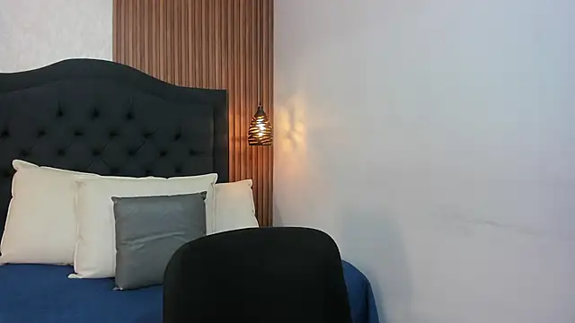 Snapshot of Hisoka_011 chatting on April 13, 2026, 7:18 pm Hisoka 011 online show from April 13, 2026, 7:18 pm