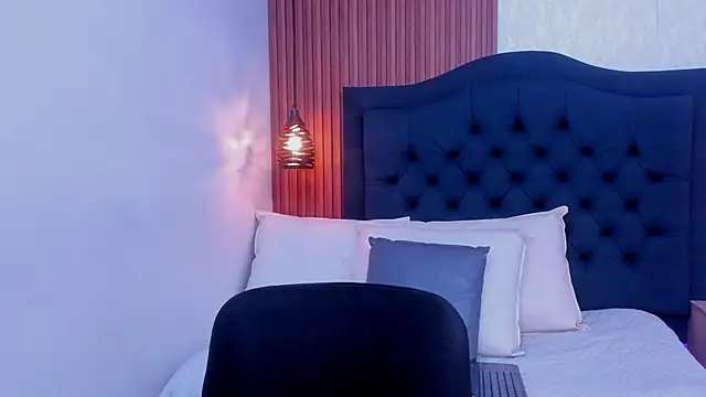 Snapshot of Hisoka_011 chatting on April 4, 2026, 9:54 pm Hisoka 011 online show from April 4, 2026, 9:54 pm