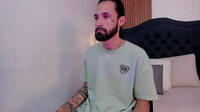 Snapshot of Hisoka_011 chatting on April 14, 2026, 7:52 pm Hisoka 011 online show from April 14, 2026, 7:52 pm