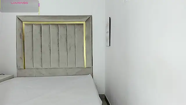 lapiz lazuli12 online show from October 12, 2025, 7:04 pm