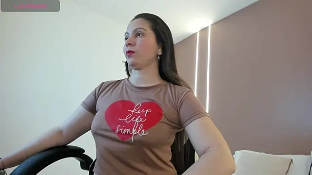 samantha 17  online show from May 13, 2026, 2:29 am