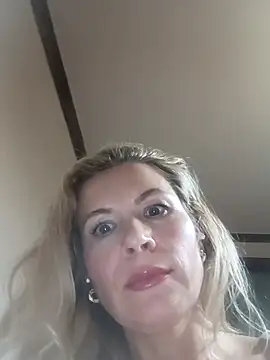 Julia Giulia online show from October 1, 2025, 10:13 pm