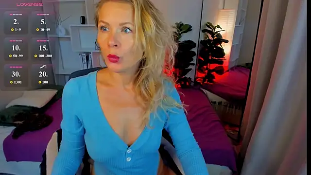 Julia Giulia online show from June 25, 2026, 6:24 pm
