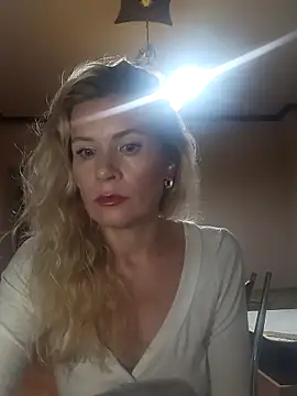 Julia Giulia online show from October 4, 2025, 9:16 pm