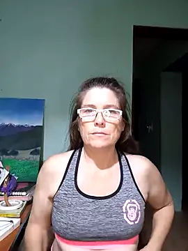 Snapshot of Merida2276 chatting on October 22, 2025, 2:11 am Merida2276 online show from October 22, 2025, 2:11 am